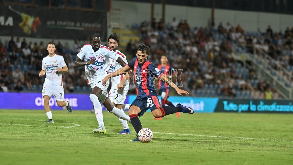 Bari-Crotone 0-0, gli squali strappano un punto al San Nicola  - Foto: Redazione 