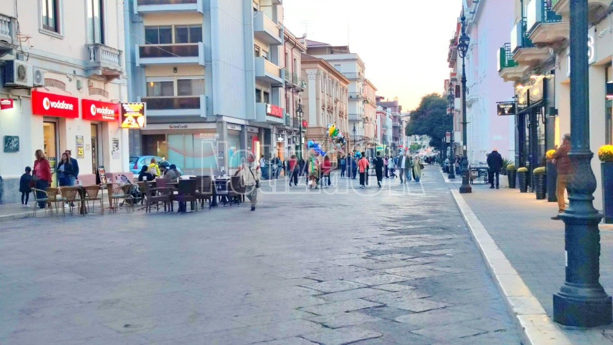 Crotone, giovani e residenti in fuga verso il Centro-Nord: la città continua a svuotarsi - Foto: Redazione