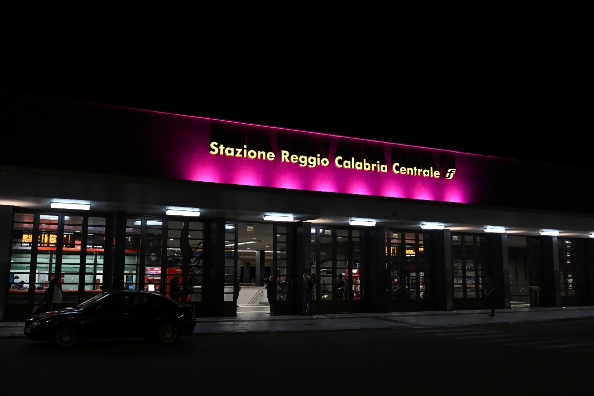 FrecciaRosa, la prevenzione torna sui treni: anche Cosenza e Reggio Calabria si illuminano di rosa - Foto: Uff. Stampa RFI