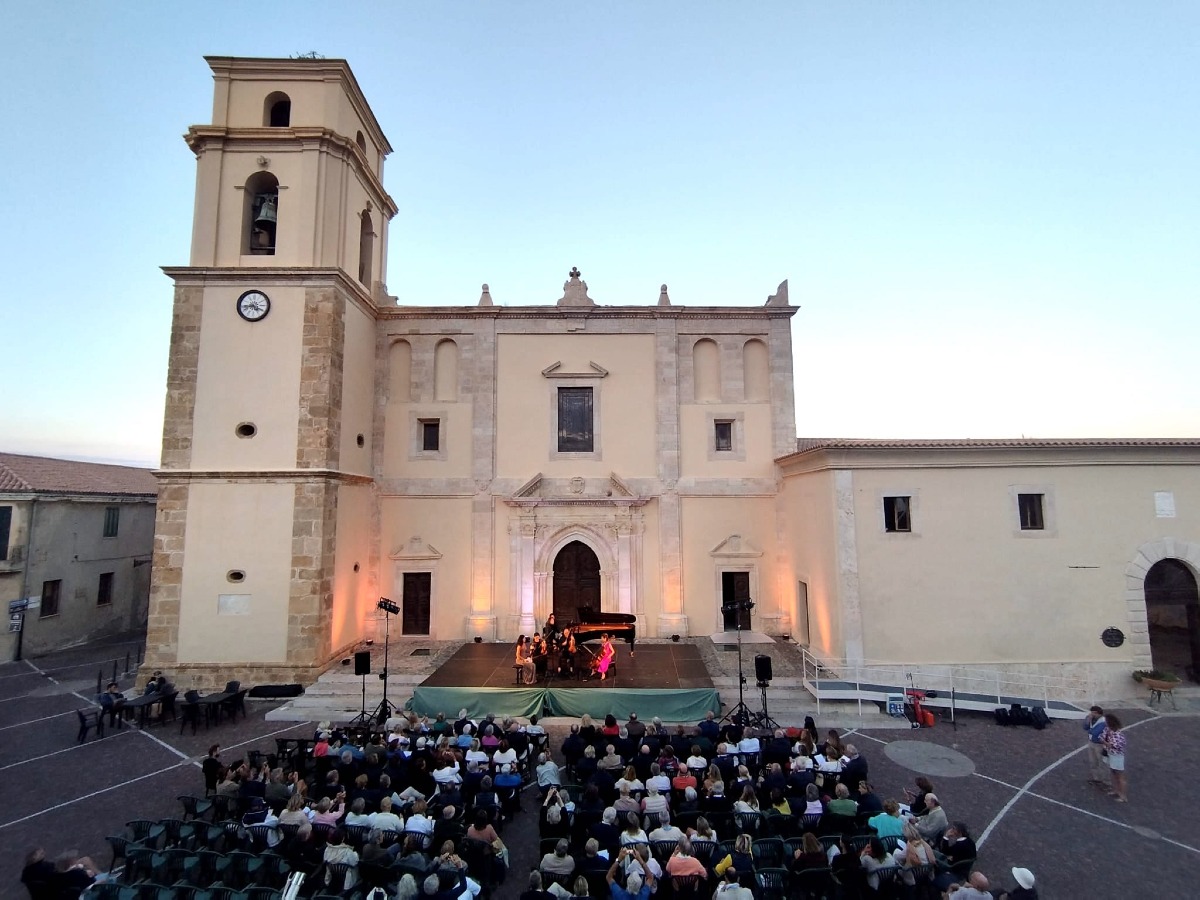 (Foto) Musica e crociere, Santa Severina incanta i passeggeri de Le Boréal - Foto: Alfa 21