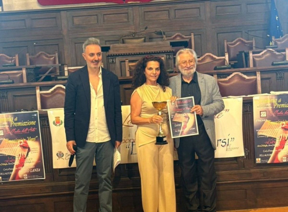 La crotonese Luisa Olivo conquista il secondo posto al Maschio Angioino con “La dignità degli ultimi” - Foto: Luisa Olivo
