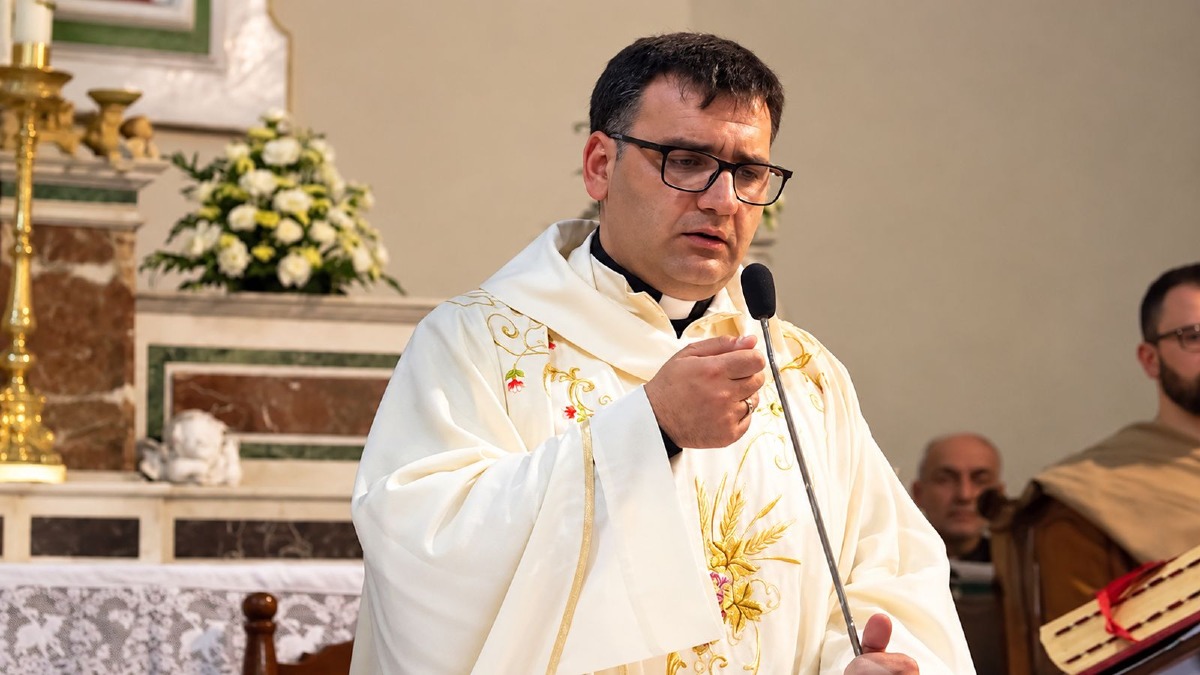 Roccabernarda saluta don Ercole Bonofiglio, dopo 15 anni arriva don Giovanni Napolitano - Foto Uff Stampa Comune di Roccabernarda