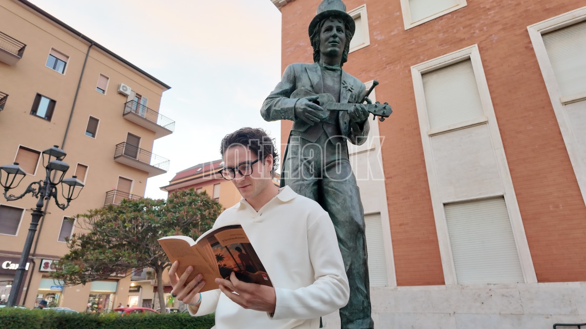 Antonio Oliverio torna in libreria: il mare, gli squali e l’amore nel nuovo romanzo - Foto: Redazione 