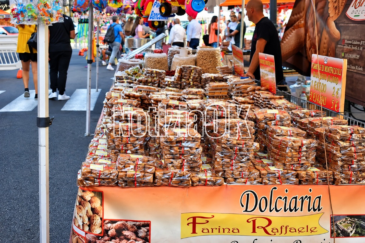  Festa di San Dionigi, a Crotone la fiera dei dolci amplia gli spazi - Foto: Redazione 