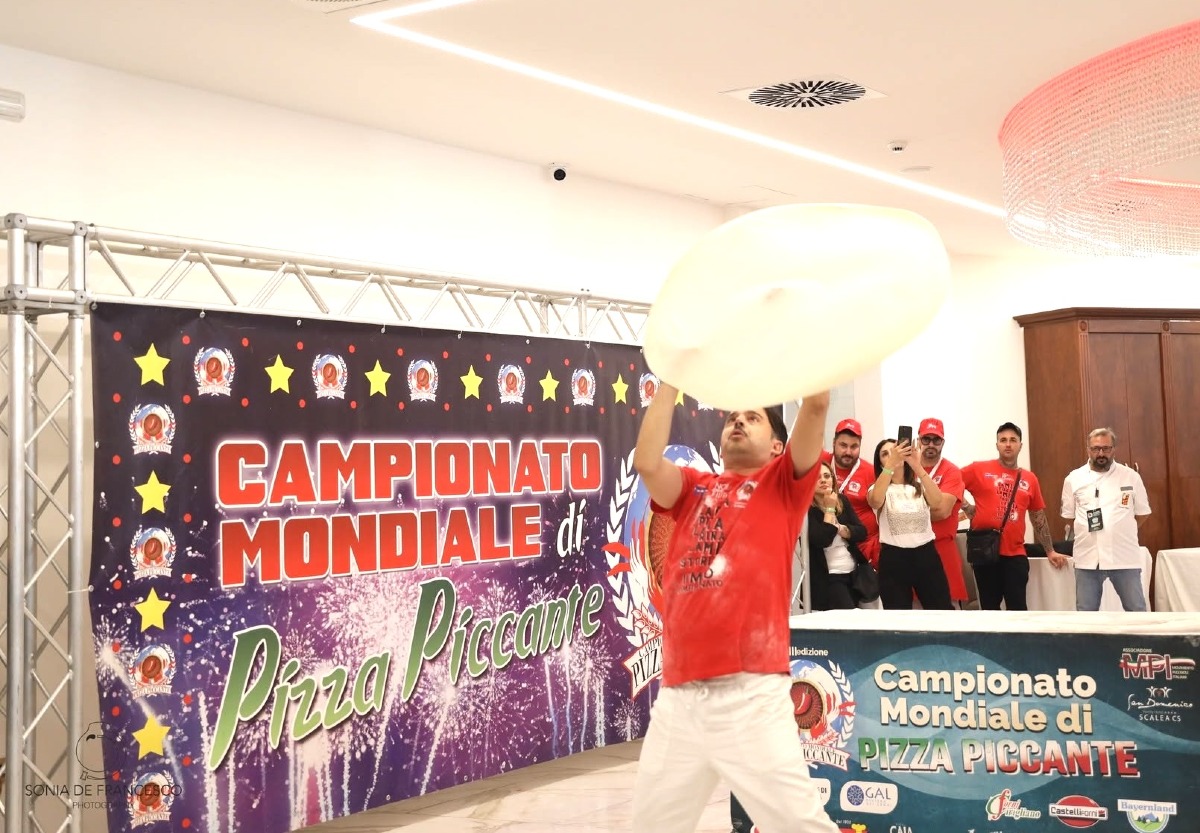 Grisolia, al via il 25° Campionato Mondiale di Pizza Piccante: in gara pizzaioli da 16 Paesi - Foto Uff. Massimo Nocito