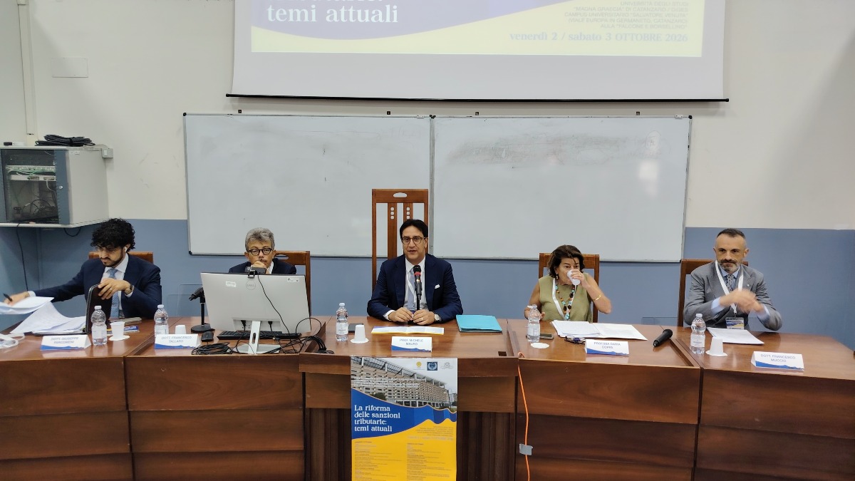 Catanzaro - Magistrati e studiosi a confronto sulla riforma tributaria - Foto: Un momento del convegno