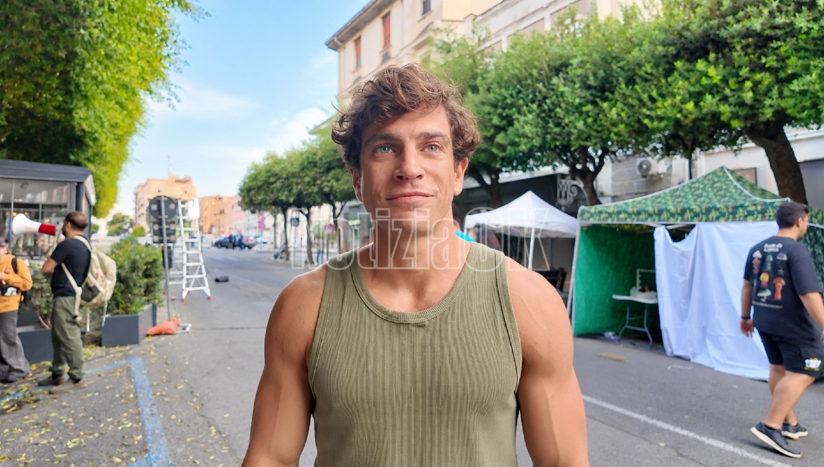 Filippo Contri, da “Vita da Carlo” a Crotone: sul set di “Amici per caso 2” - Foto: Redazione 