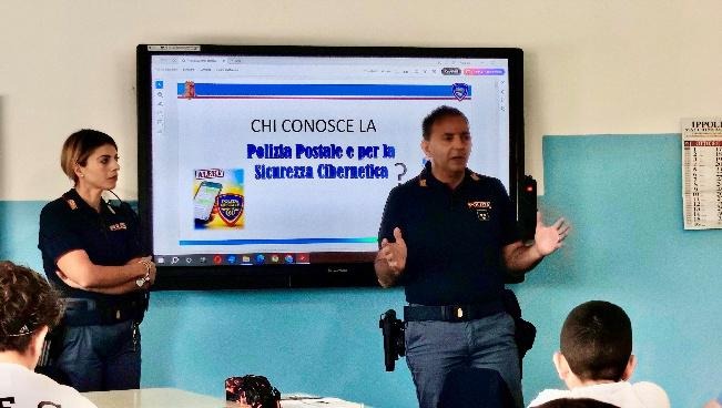 “Una Vita da Social – Action Week”, la Polizia di Stato incontra gli studenti di Strongoli Marina e Torre Melissa - Foto: Uff. Stampa Questura di Crotone