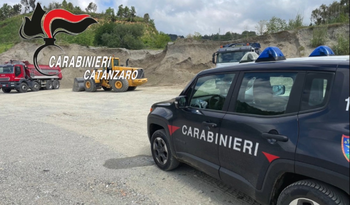 Maida, furto di inerti dal fiume Amato: due arresti dei Carabinieri - Foto Uff. Stampa Carabinieri