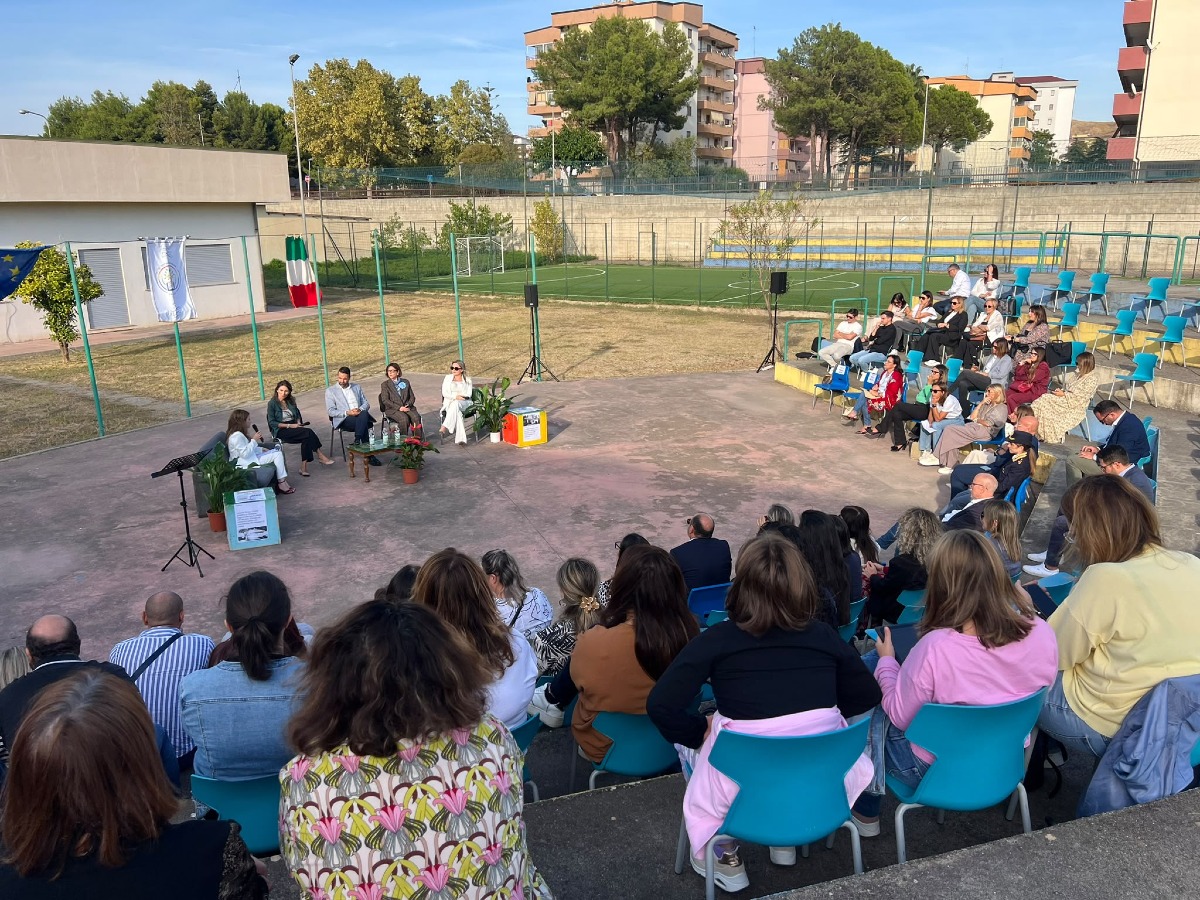 Crotone - Scuola e famiglia a confronto sulle nuove fragilità giovanili - Foto: Un momento dell'incontro