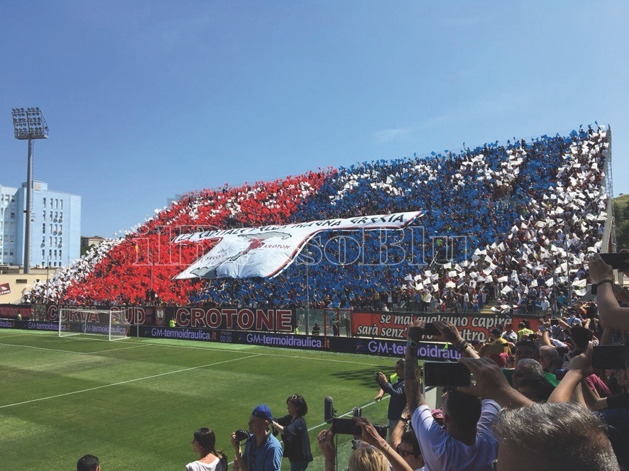 Crotone-A. Cerignola - L'editoriale: «Riprendiamoci la nostra squadra» - Foto: Redazione
