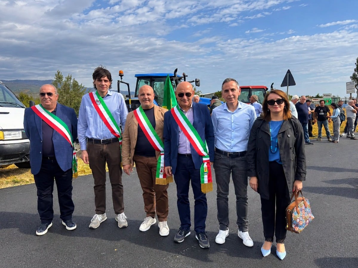 Trebisacce, il sindaco al presidio degli agricoltori contro il caro carburante - Foto: Uff. Stampa Comune di Trebisacce