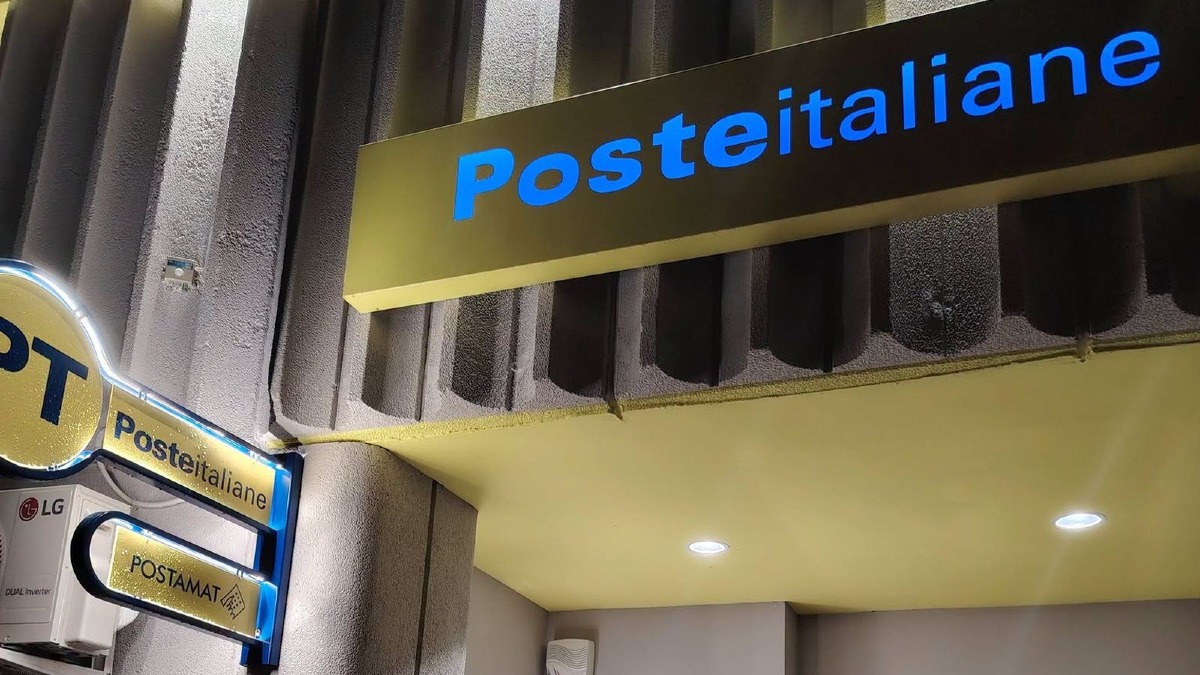 Squillace, installato un nuovo sportello Postamat nel centro storico -  Foto Uff. Stampa Comune di Squillace 