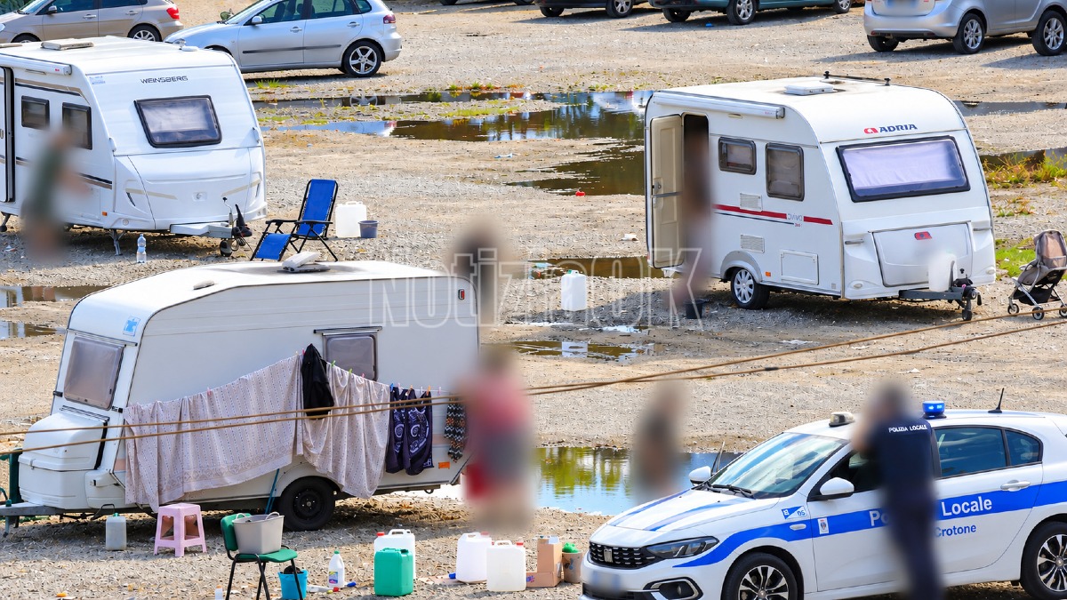  Crotone, sgomberata l’area ex Ariston: intervento della Polizia municipale - Foto: Redazione 