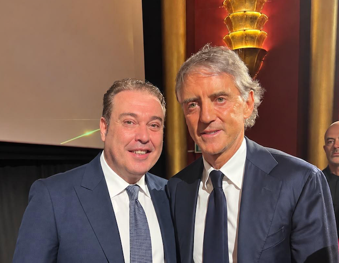 (Foto) Massimo Proietto, il giornalista crotonese che dà voce alle emozioni dello sport - Foto: Massimo Proietto e Roberto Mancini
