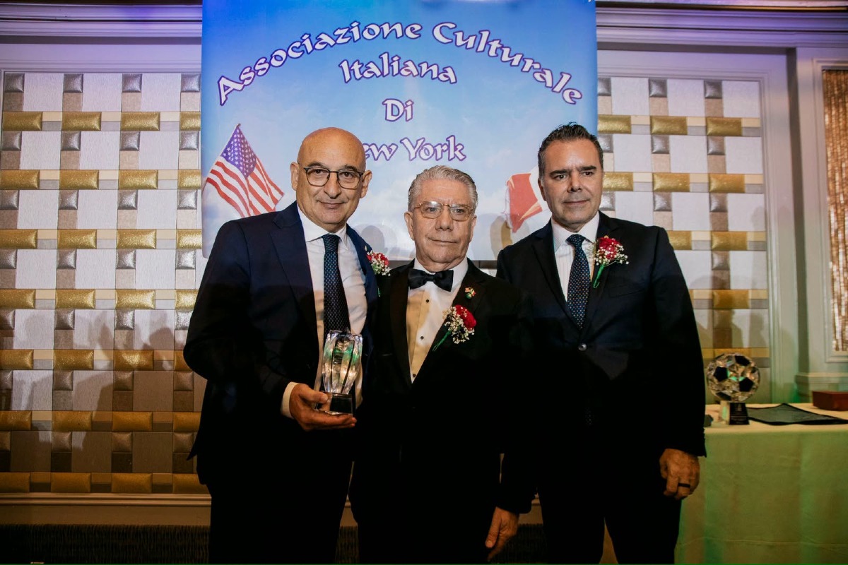Trebisacce conquista New York: riconoscimento al sindaco Franco Mundo durante il Columbus Day - Foto: Uff. Stampa Comune di Trebisacce