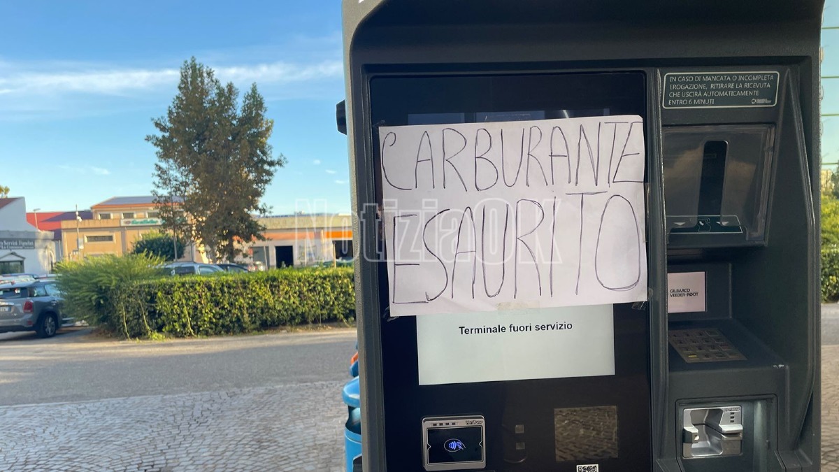 Crotone - Notte in coda per la benzina, clacson fino all’alba (Foto) - Foto: Redazione 