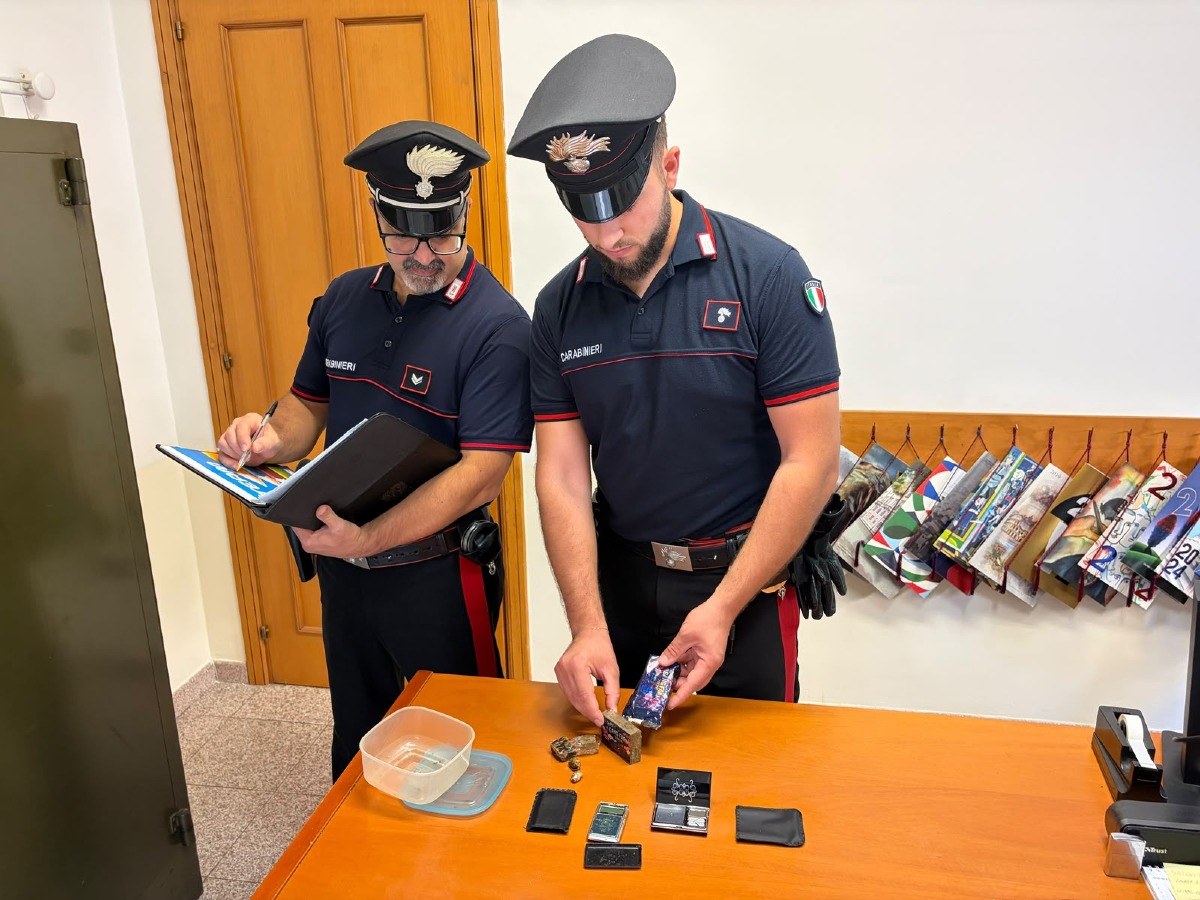 Taverna, arrestato con oltre 100 grammi di hashish - 