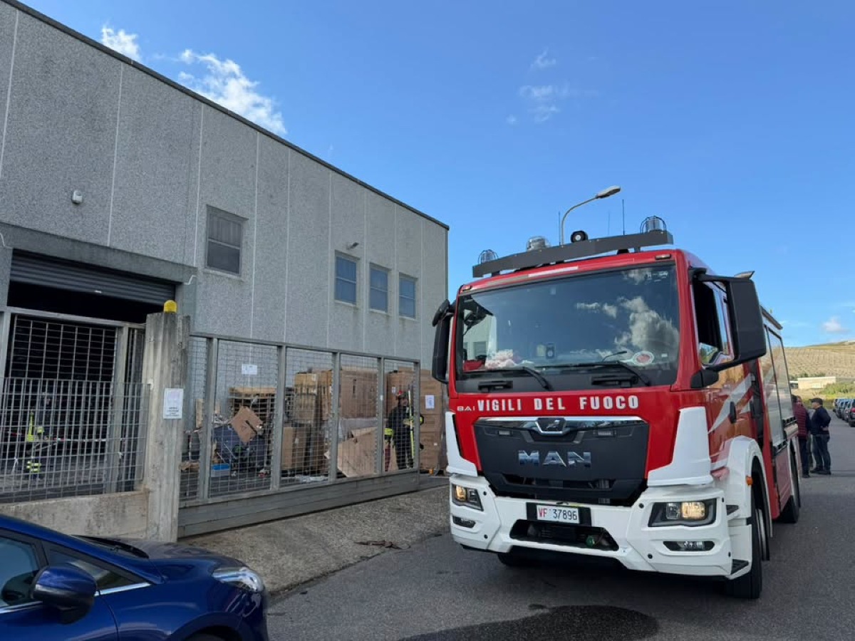 Incendio nella zona industriale di Caraffa, il Comune al fianco delle aziende colpite - Foto: Uff. Stampa Comune di Caraffa di Catanzaro