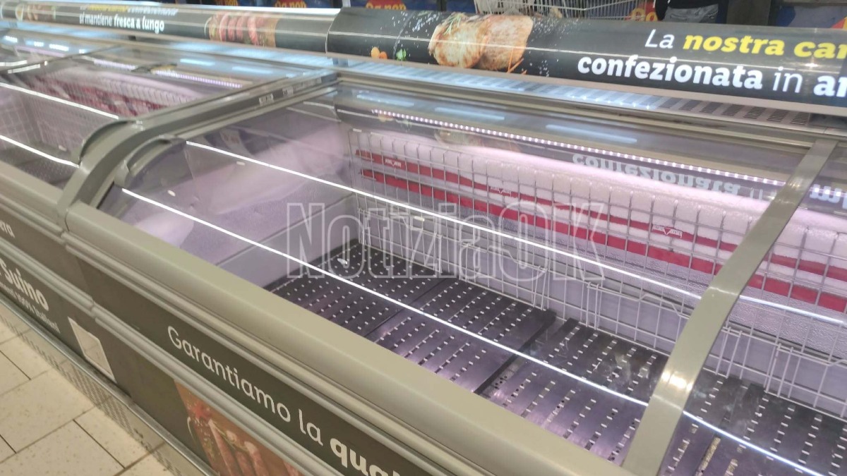 Crotone, prosegue la protesta: supermercati sempre più vuoti, si attinge alle scorte di magazzino - Foto: Redazione