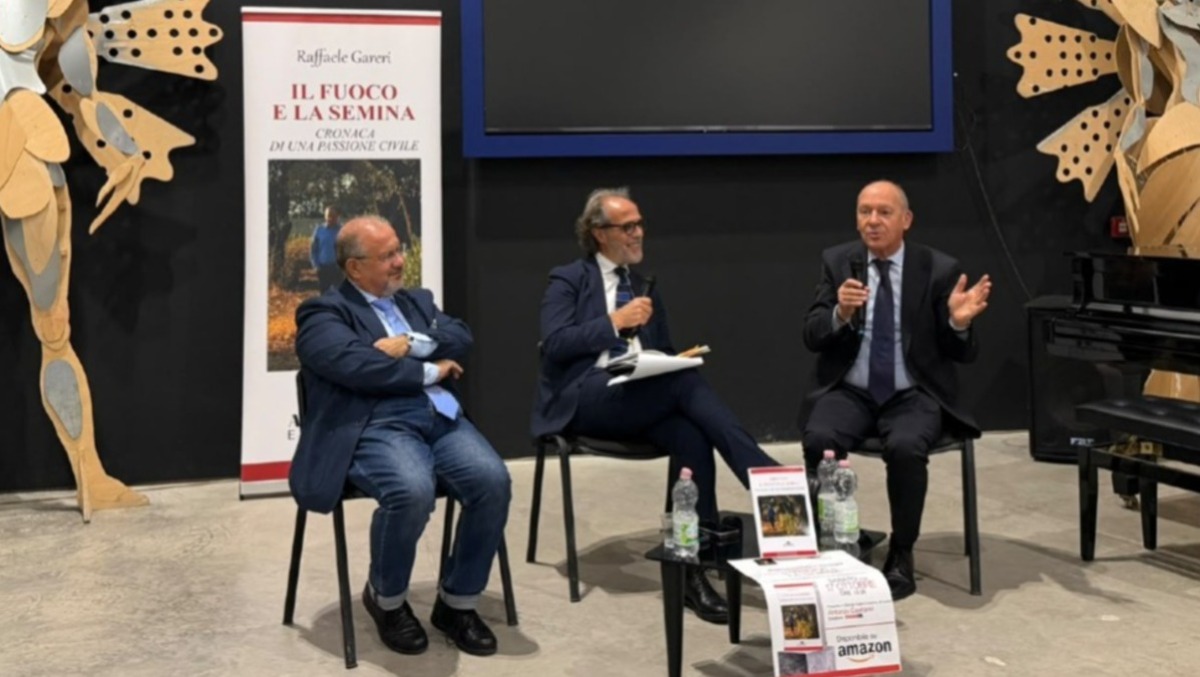 Crotone - Gareri presenta il suo libro l'evento diventa il racconto di una comunità - Foto: Redazione