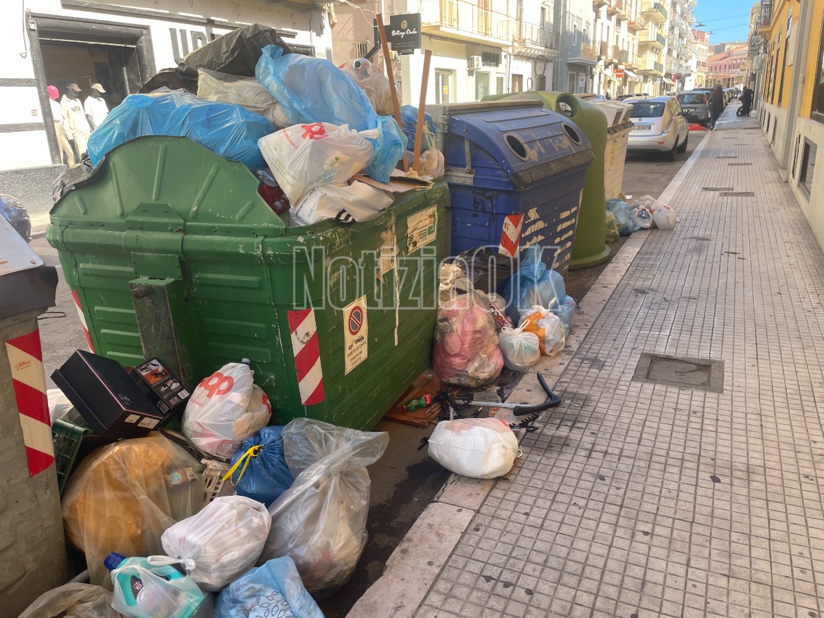 Rifiuti a Crotone, raccolta a rischio tra carenza di carburante e stop agli impianti - Foto: Redazione 