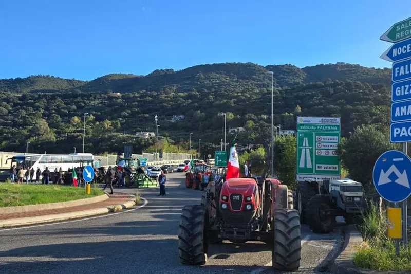 La Tazzina della Legalità al fianco di autotrasportatori e agricoltori: il silenzio non può cancellare il bisogno - Foto Uff. Stampa La tazzina della legalità