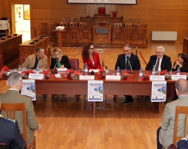 Catanzaro - “Prendimi per mano”, il progetto che coinvolgerà 30mila studenti per il benessere dei giova - Foto Uff stampa questura di Catanzaro 