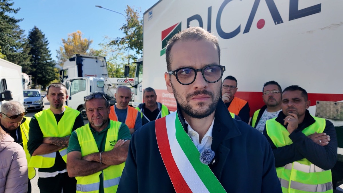 Caro carburante, presidio a oltranza a Campotenese. Pappaterra: «È una battaglia di tutti» - Foto Uff Stampa Comune di Mormanno