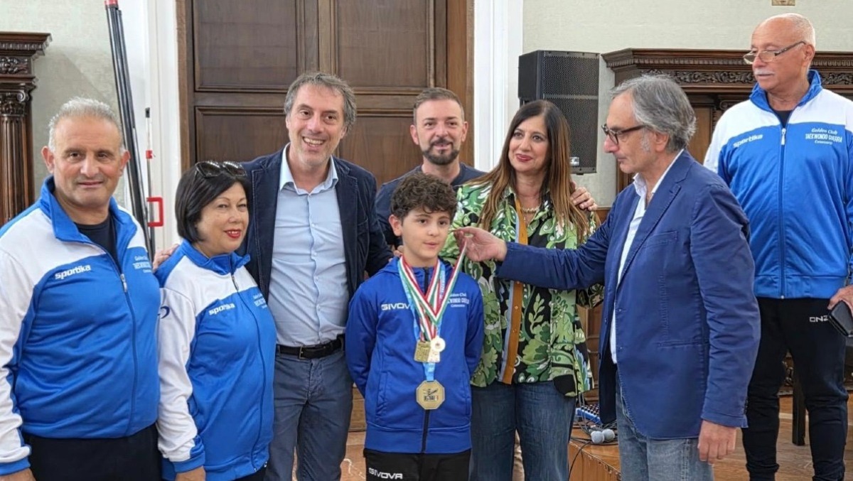 Catanzaro premia Stefano Parentela: oro nazionale nel Poomsae e bronzo nel combattimento - Foto: Uff. Stampa Comune di Catanzaro