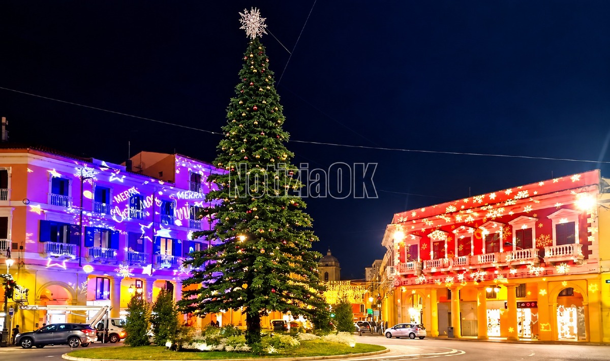 Crotone prepara il Natale nel centro storico: luci, addobbi e Casa di Babbo Natale - Foto: Redazione 