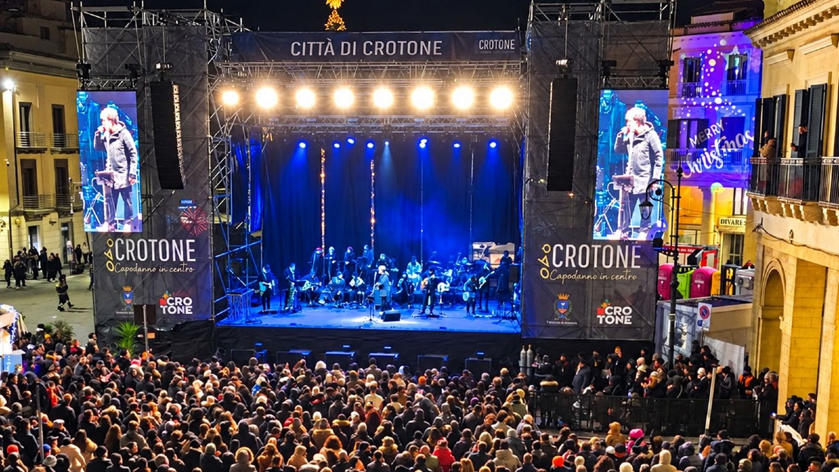 Crotone cerca il suo prossimo Capodanno: in piazza Pitagora si punta ancora sulla musica - foto uff. stampa Comune di Crotone