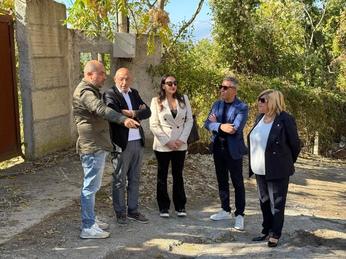 Castrovillari, lavori in contrada Maroglio: si prepara il ripristino della strada - Foto: Uff. Stampa Comune di Castrovillari