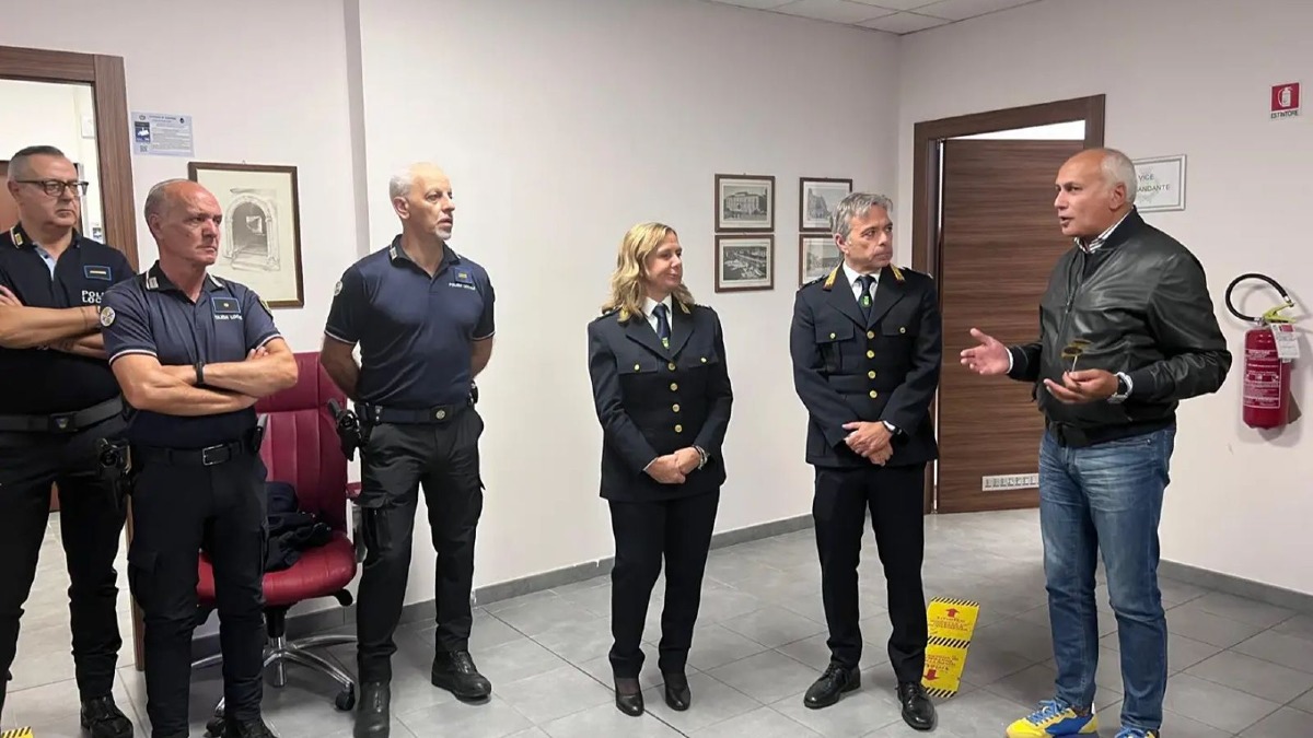 Cosenza, Caruso visita la nuova centrale operativa della Polizia Locale - Foto Uff. Stampa Comune di Cosenza 