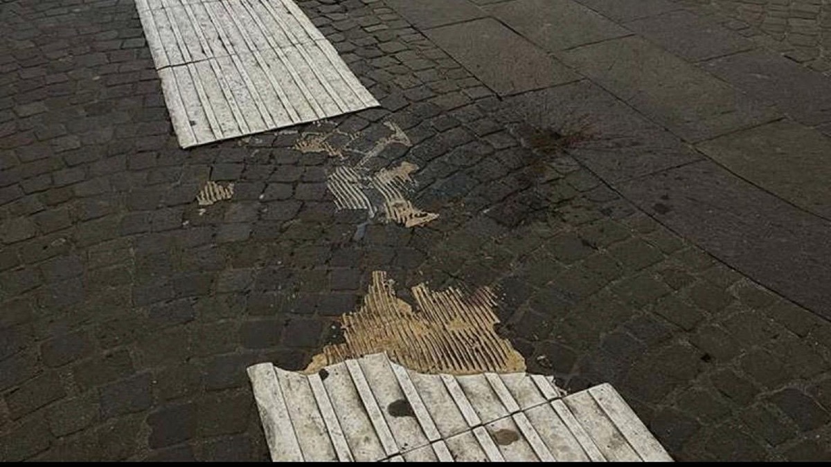 Cosenza, percorsi tattili danneggiati: la minoranza chiede interventi - Foto Uff. Stampa Consiglieri Minoranza Cosenza 