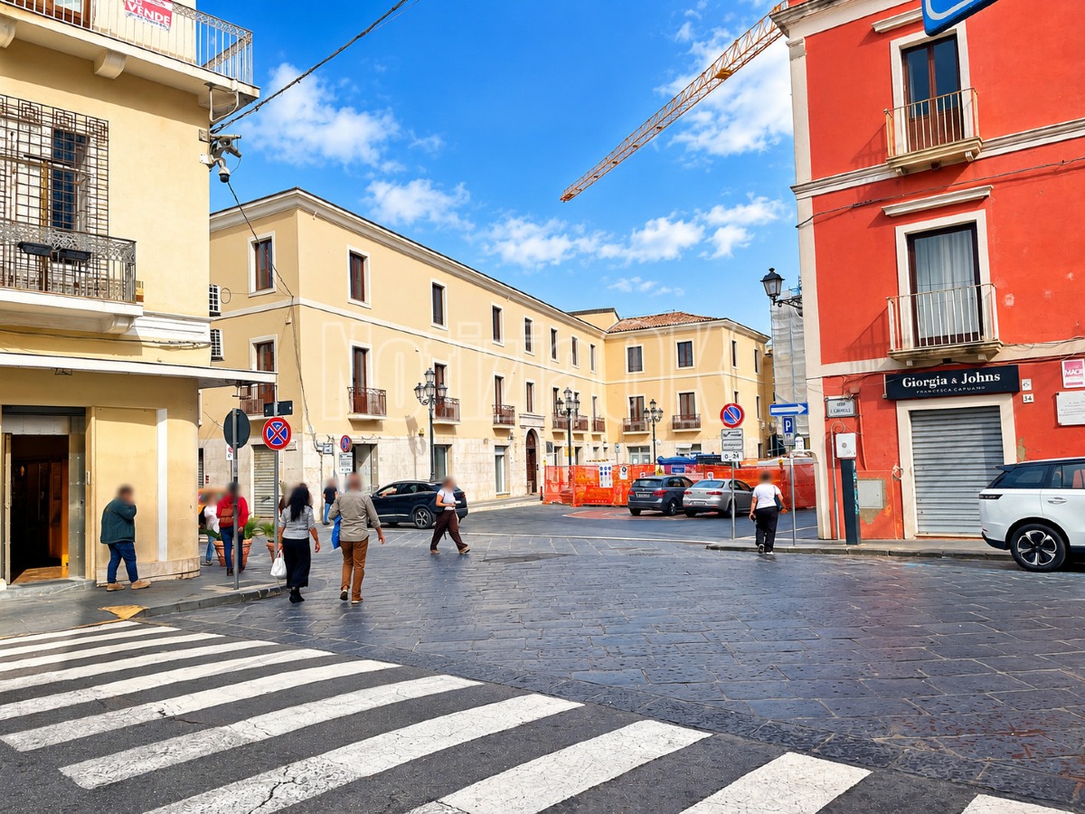 Crotone, il centro si svuota: tra serrande abbassate e vie meno frequentate - 