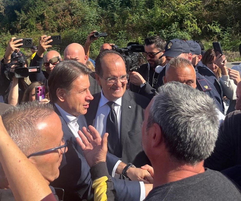 Conte in Calabria, dai lavoratori in protesta alla sfida politica a Occhiuto - Foto: Giuseppe Conte in Calabria