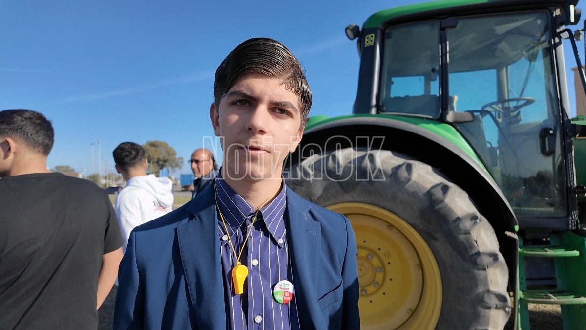  (VIDEO) Crotone, i giovani di Alleanza Verdi Sinistra al fianco degli agricoltori - Foto: Redazione 