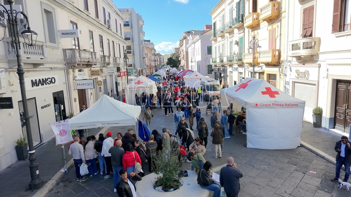 (VIDEO) Crotone, oltre 800 visite e screening alla StraSalute: il villaggio riparte alle 15.30 - Foto: Redazione 