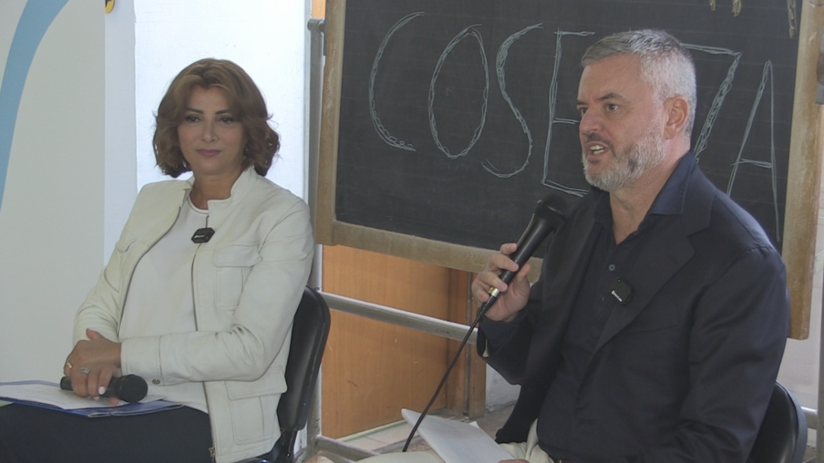 Cosenza, Mancini presenta cinque impegni per una città più giusta: «Nessuno deve restare solo» - Foto Uff Stampa Ass Comunicare 