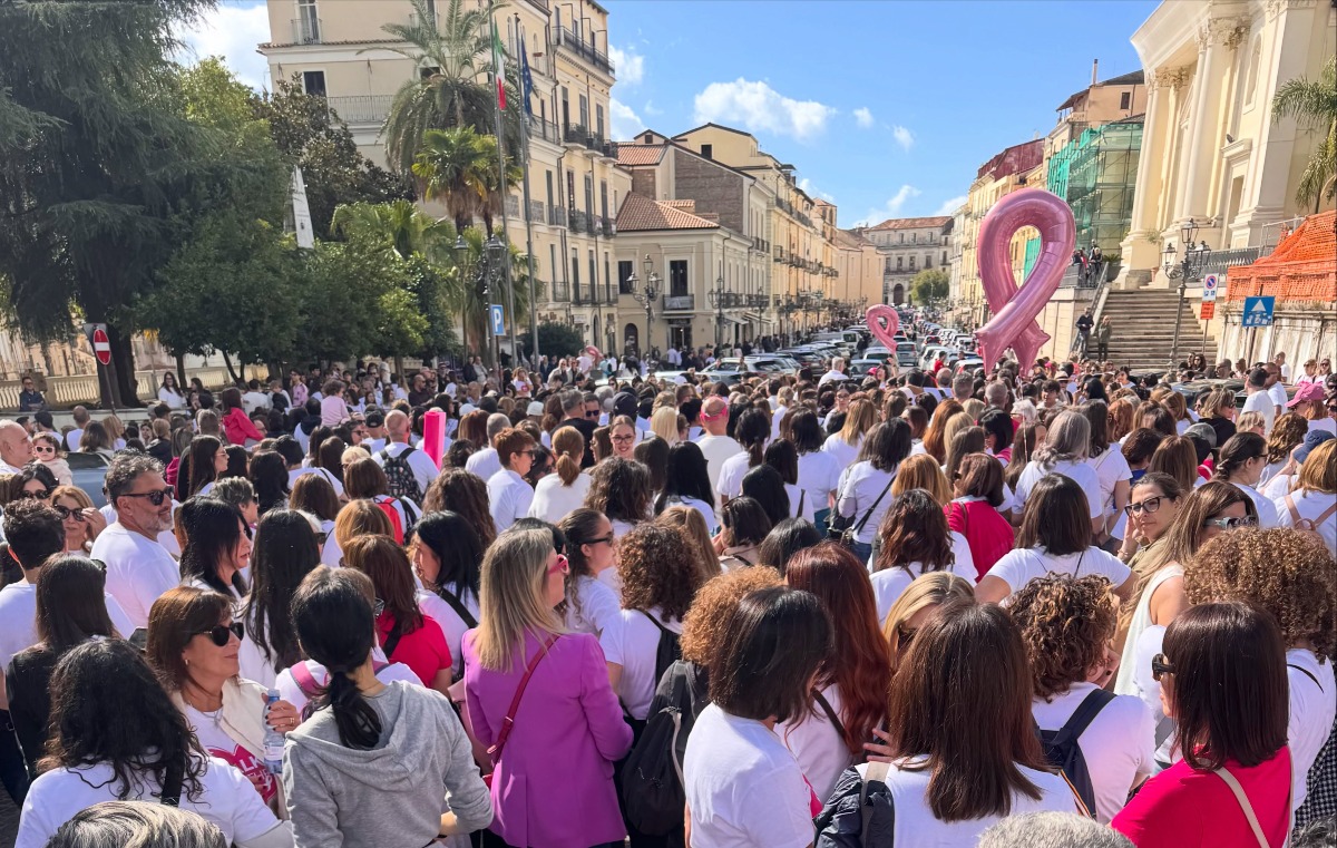 Lamezia Terme, la Walk for the Cure colora di rosa il centro cittadino - foto uff. stampa Aiga Lamezia 