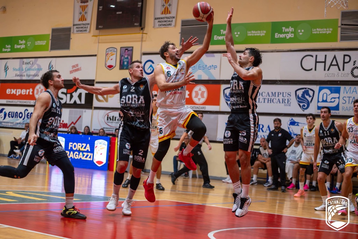 Basket Academy supera di slancio Pallacanestro Sora 90-80 e si accomoda in vetta alla classifica - Foto: Uff. Stampa Basket Academy Catanzaro