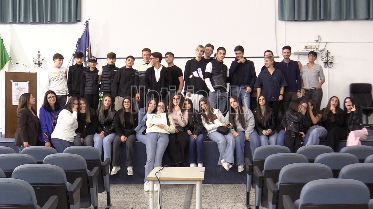 (VIDEO) “Sotto Voce” entra nelle scuole: a Crotone il cinema contro bullismo e violenza - Foto: Redazione 