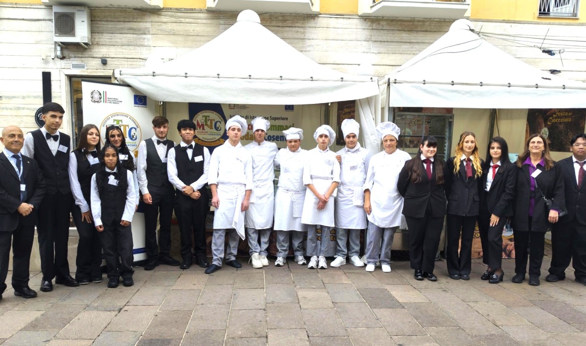 L’IIS Mancini Tommasi Todaro Cosentino conquista la Festa del Cioccolato di Cosenza - Foto: Uff. Stampa IIS Mancini Tommasi Todaro Cosentino