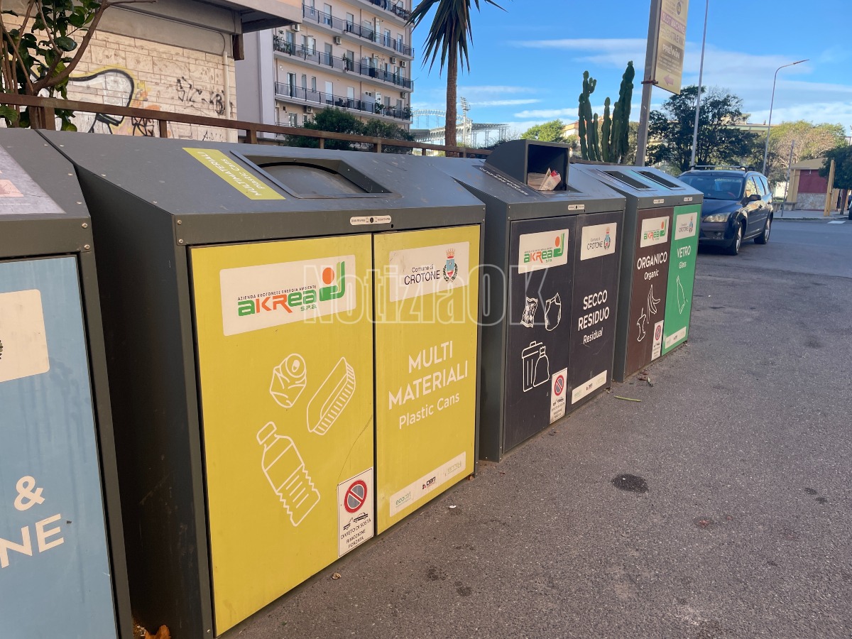 Crotone, nuova raccolta differenziata: kit per le famiglie e regole per i condomini - Foto: Redazione 