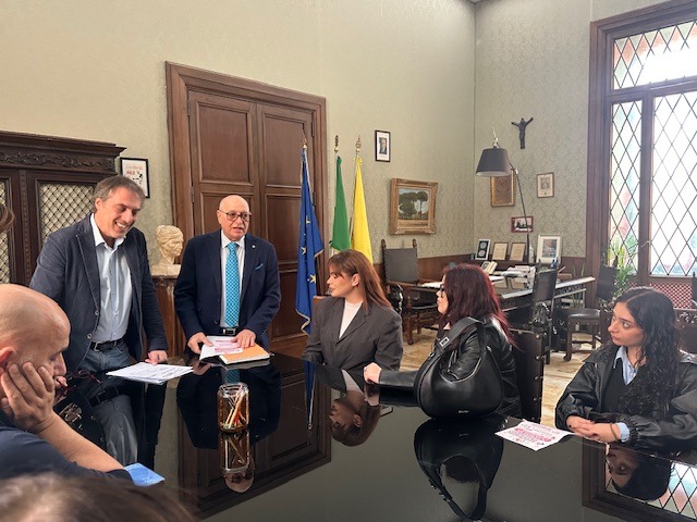 Catanzaro - Il Servizio civile diventa aiuto concreto per gli anziani - Foto: Ufficio stampa Csv Calabria Centro