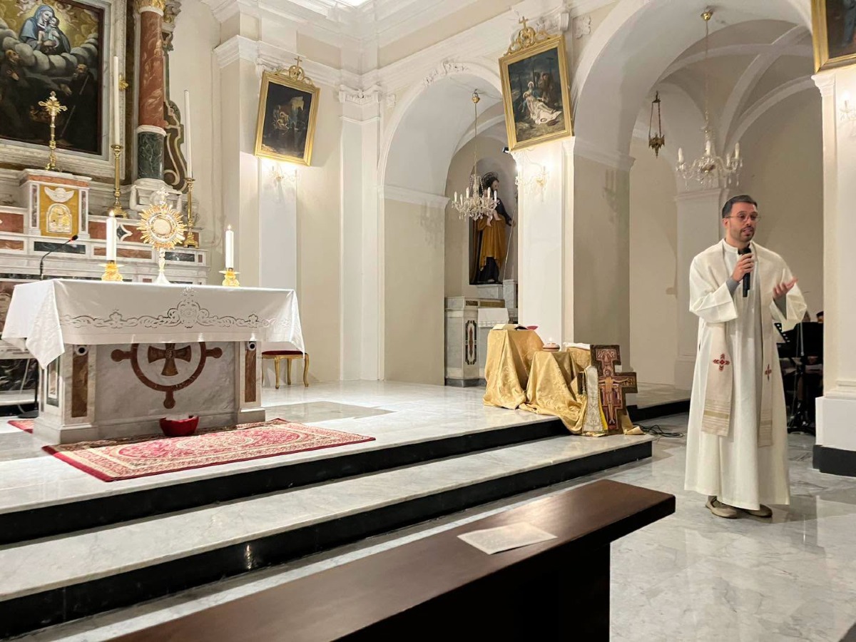 Spezzano Albanese, veglia di preghiera per l’inizio del servizio pastorale di don Gaetano Federico e don Pasquale De Simone - Foto Uff Stampa Parrocchia Spezzano Albanese 
