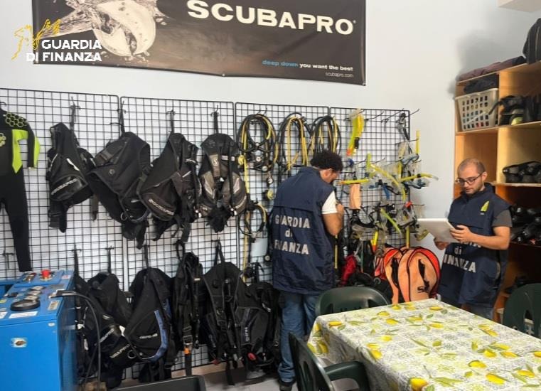 Calabria, controlli della Guardia di Finanza nei diving: sanzioni per oltre 110mila euro - Foto Uff. Stampa Guardia di finanza 