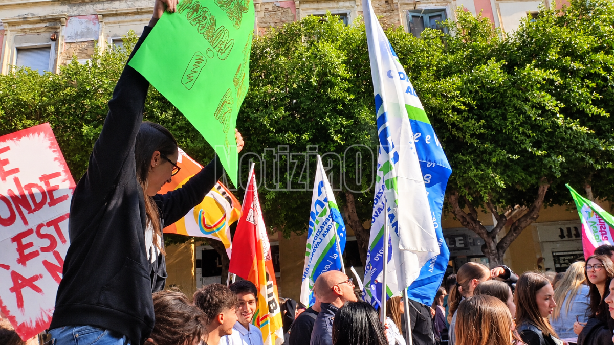 Calabria, studenti e lavoratori in piazza: cortei e presidi nelle città - Foto: Redazione 