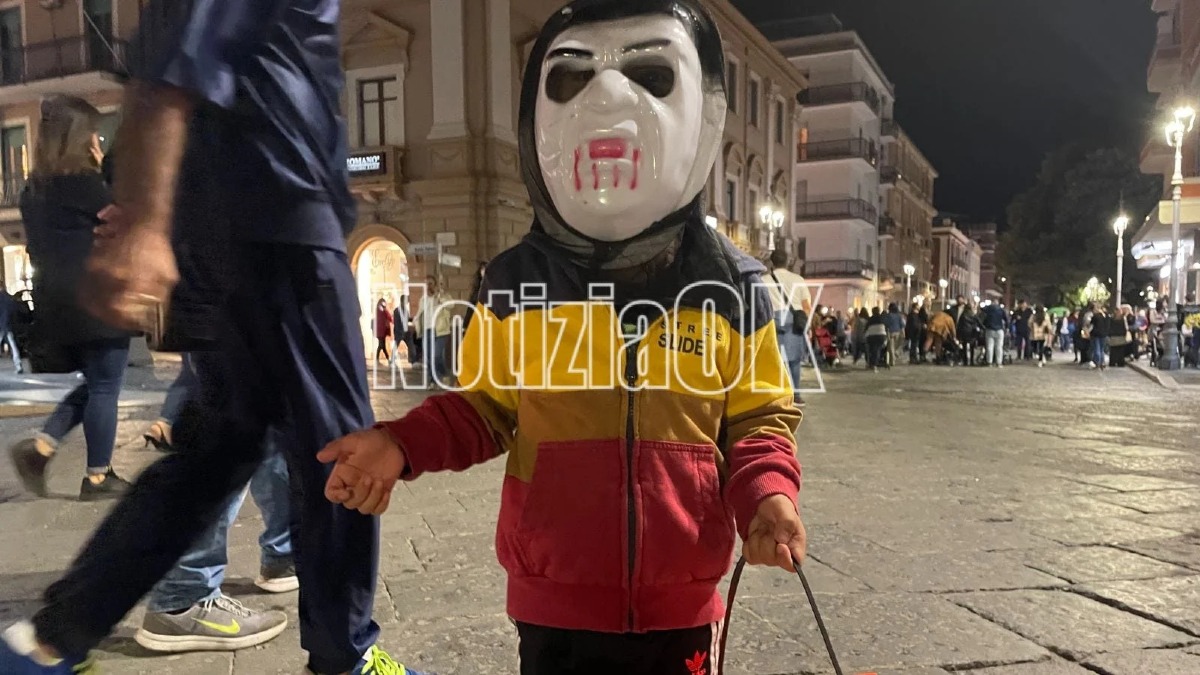 Crotone, streghette e fantasmini pronti a invadere il centro per Halloween - Foto: Redazione 